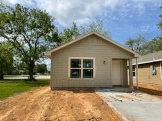 525 W Ash ST, Angleton, TX 77515