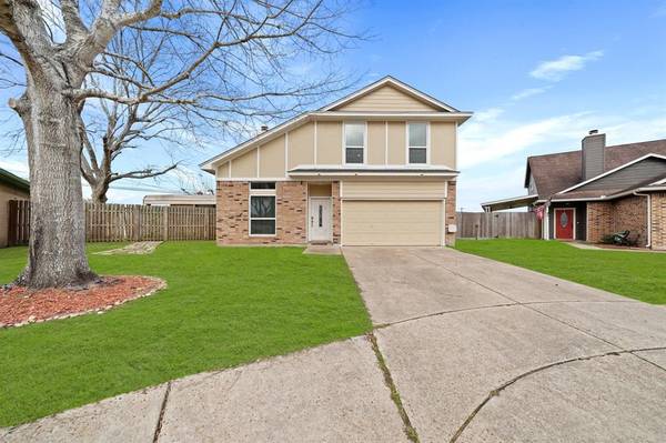 725 Prairie LN, Angleton, TX 77515