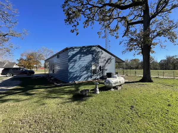 77 Private Road 2102, Liberty, TX 77575