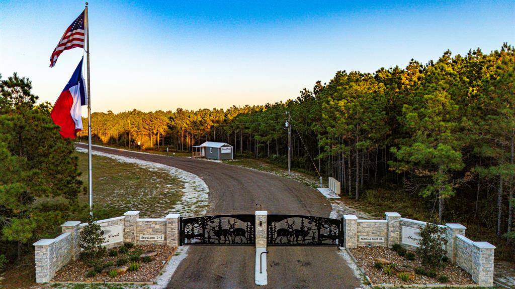 017 Magnolia Ranch RD, Onalaska, TX 77360