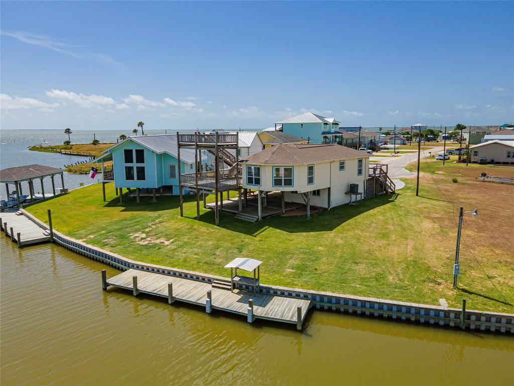 76 Sailfish LNDG, Port Lavaca, TX 77979