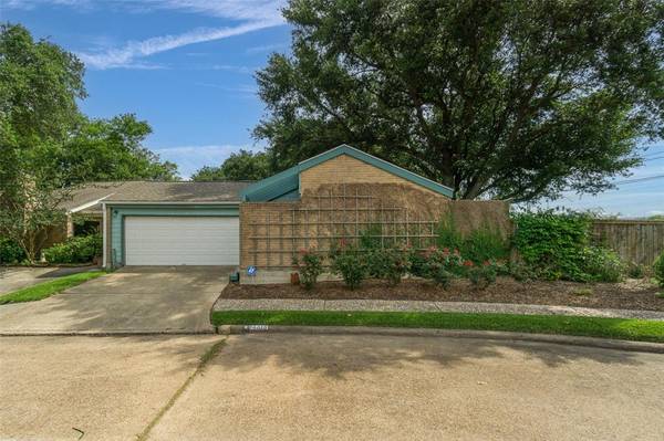 Houston, TX 77058,16815 Pinemoor WAY