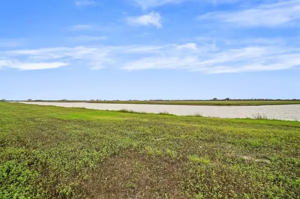 3010 Peninsula Point DR, Palacios, TX 77465