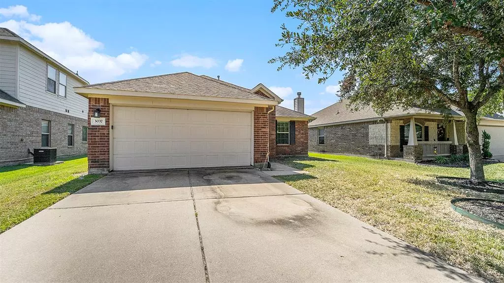 3037 Camelia View LN, Dickinson, TX 77539