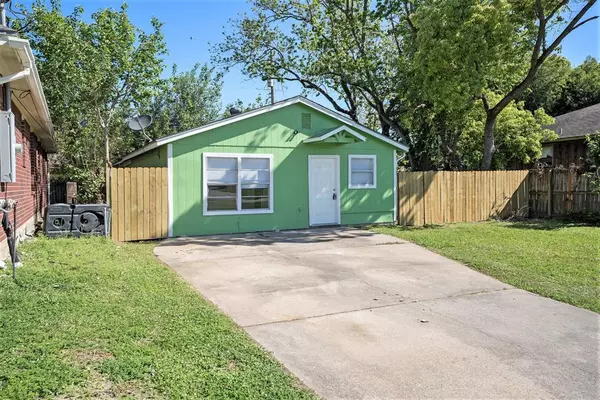 2428 33rd AVE N, Texas City, TX 77590