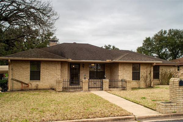 105 Lee ST, La Grange, TX 78945