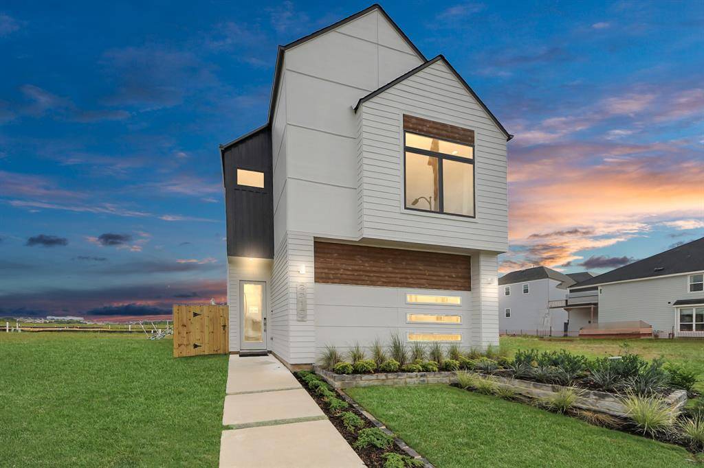 2205 Diagonal LN, Houston, TX 77051