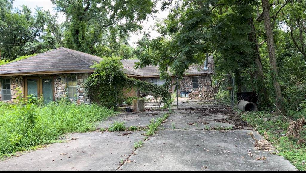 8308 De Priest ST, Houston, TX 77088