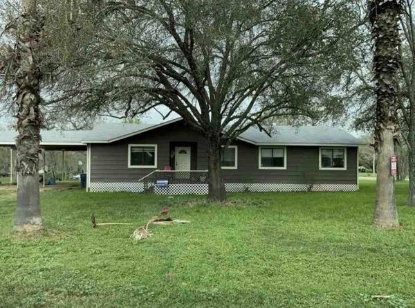 521 Quail LN, Floresville, TX 78114