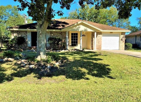 701 E Plum ST, Angleton, TX 77515