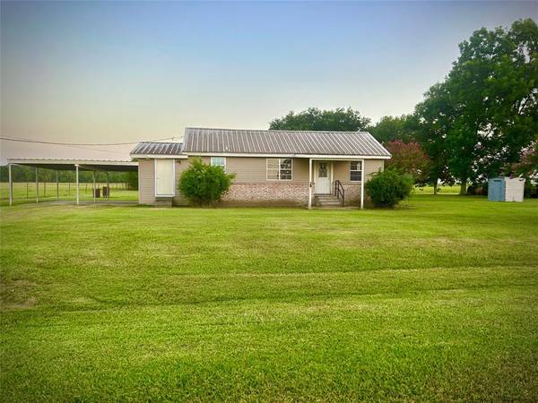 1015 Bauer RD, Winnie, TX 77665