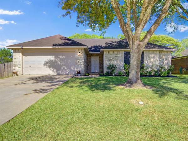 3207 Blue Wing DR, Dickinson, TX 77539