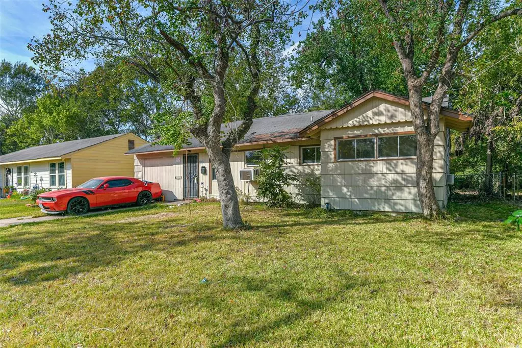 Houston, TX 77033,5915 Beldart ST