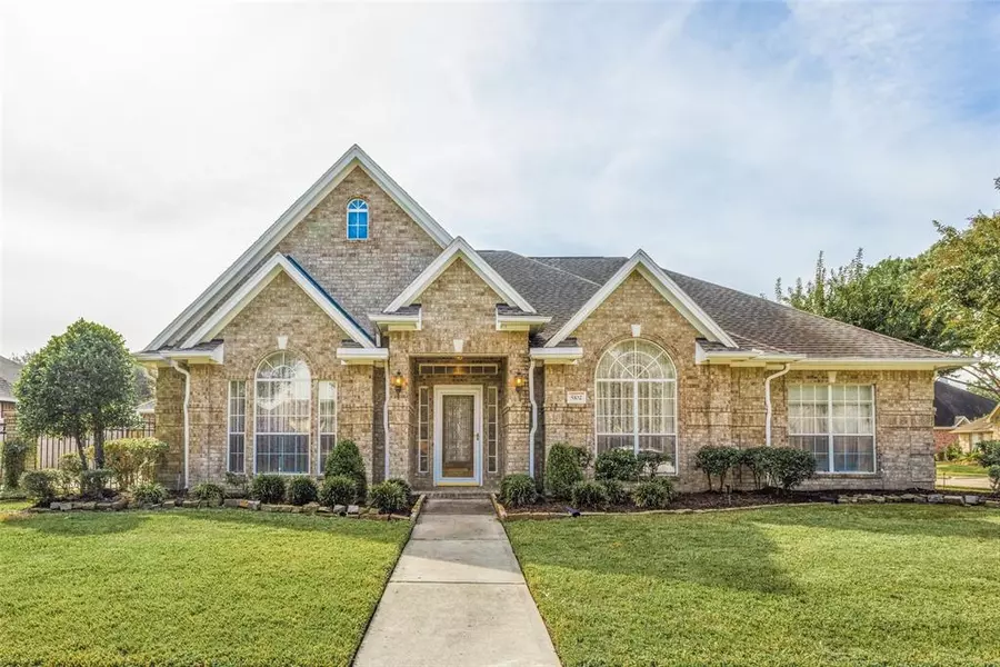 5102 Bay Hill LN, Pasadena, TX 77505