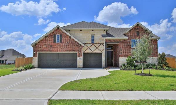 13527 Sacred Oaks DR, Mont Belvieu, TX 77535