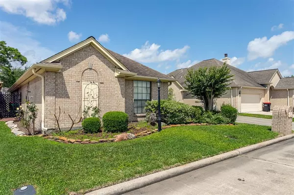 4701 Reflection Cir #14, Baytown, TX 77521