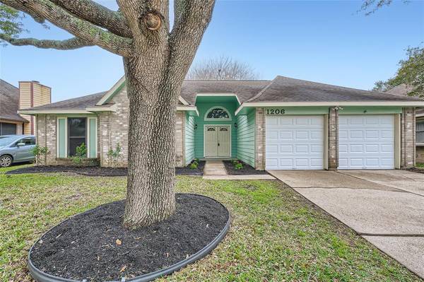 1206 Carefree DR, League City, TX 77573