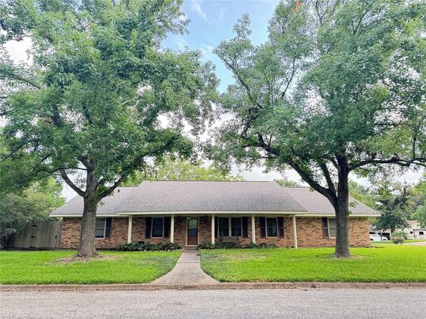 126 Machemehl DR, Bellville, TX 77418