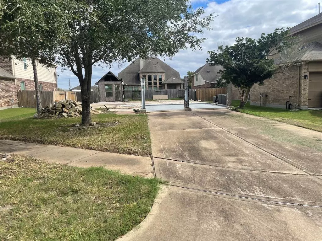 Rosharon, TX 77583,9415 Emerald Lakes DR