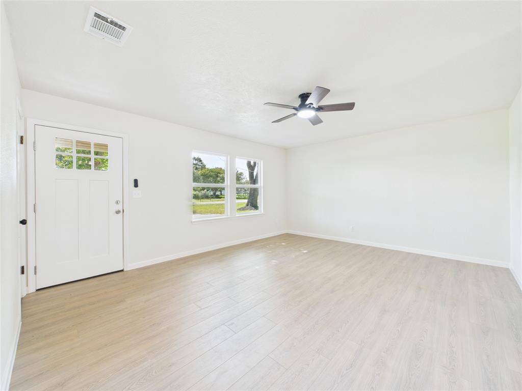 Santa Fe, TX 77517,5207 Beaver RD