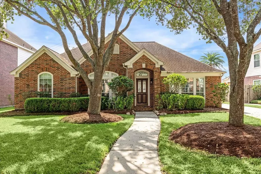 3008 Creek Bend DR, Friendswood, TX 77546