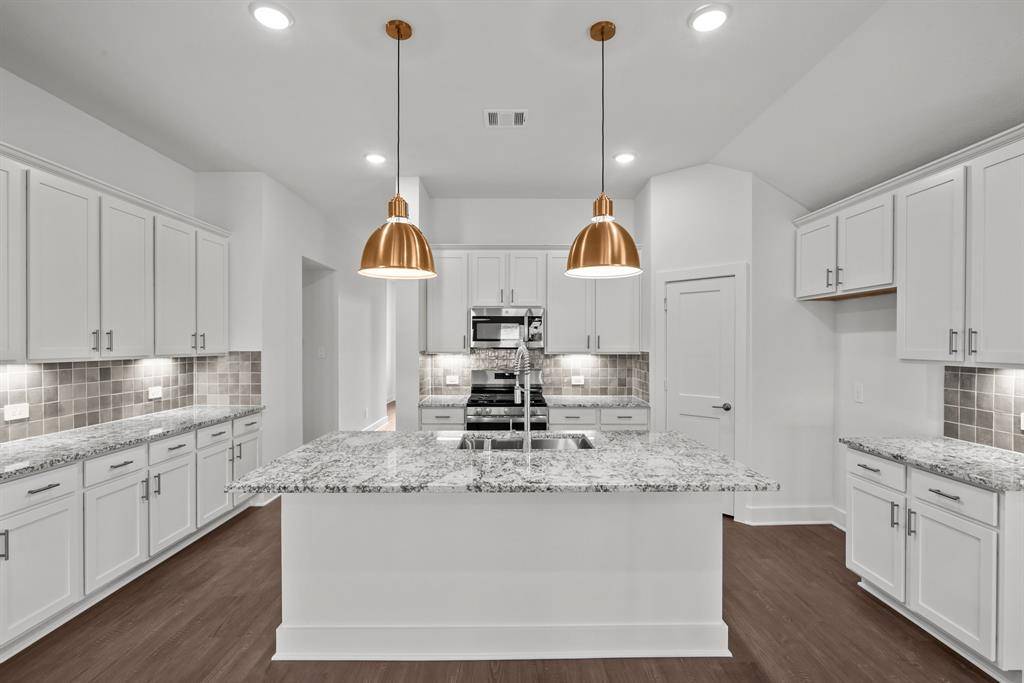 Willis, TX 77378,814 Falling Cave DR