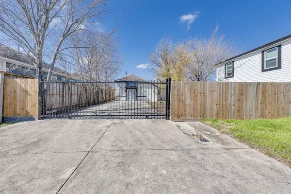 1311 Des Jardines ST, Houston, TX 77023