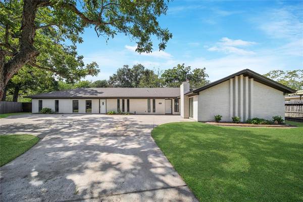 2714 Pecan ST, Alvin, TX 77511