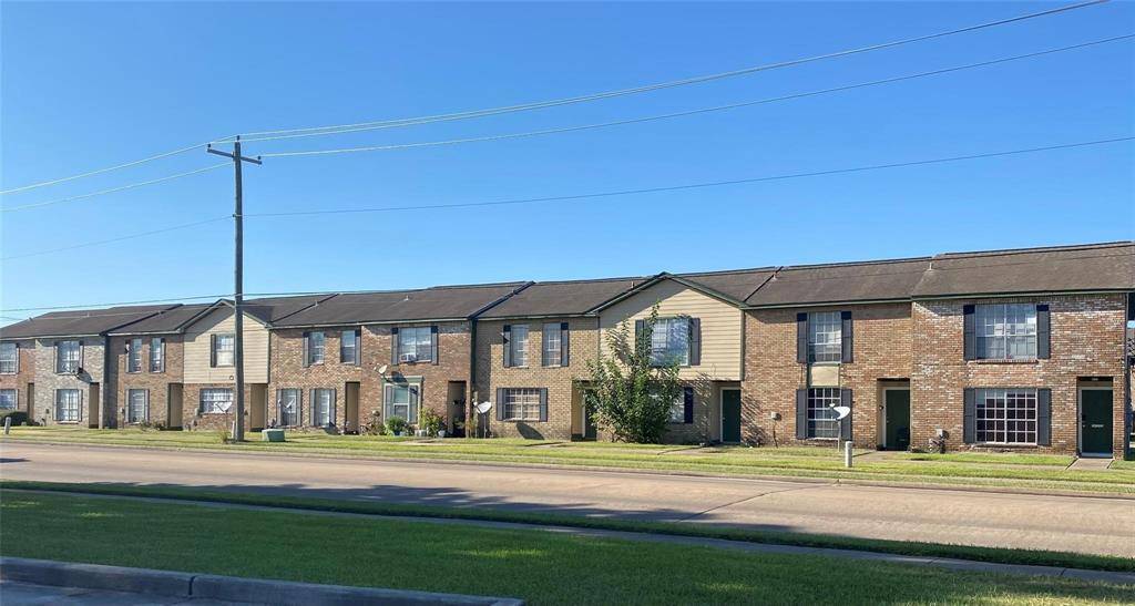 101 E Hospital Dr No #27, Angleton, TX 77515