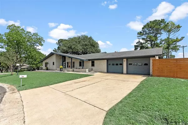 305 Hillcrest ST, Brenham, TX 77833