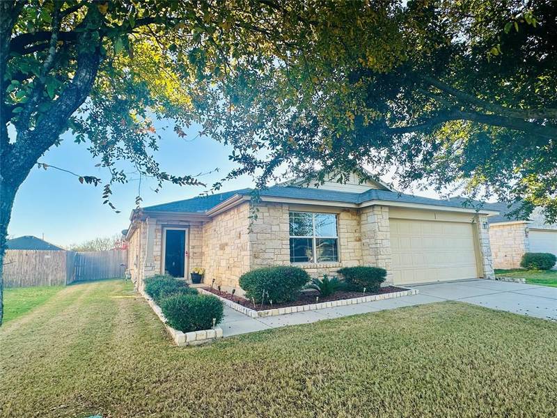 212 Pack Horse DR, Bastrop, TX 78602