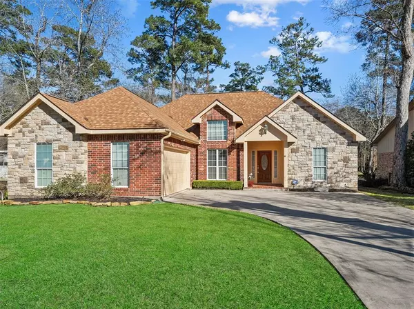 345 Rolling Hills DR, Conroe, TX 77304