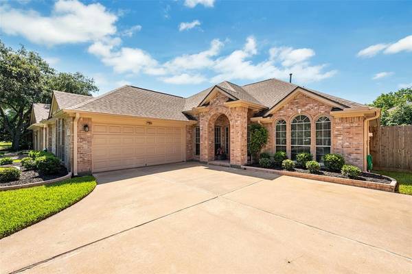 2017 Sterling Pointe CT, League City, TX 77573