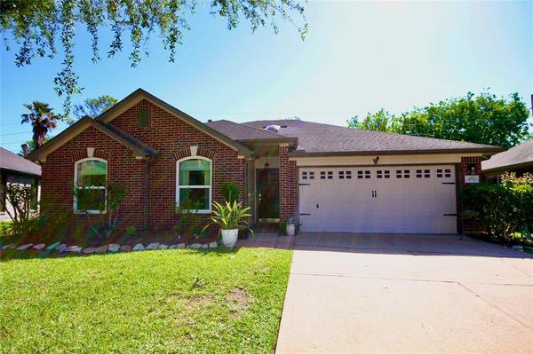 4951 Linden PL, Pearland, TX 77584