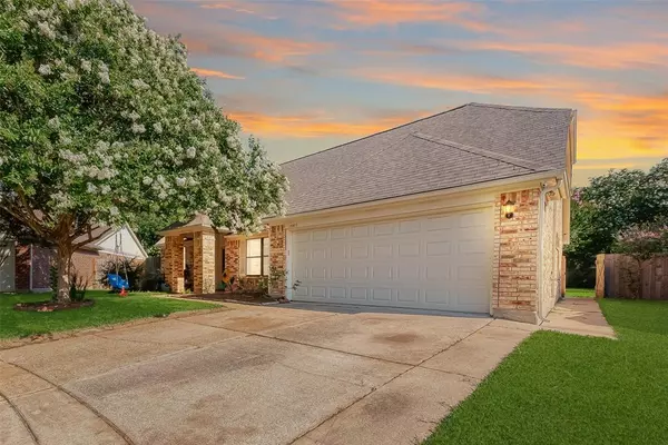 15807 Saint Lawrence CV, Friendswood, TX 77546