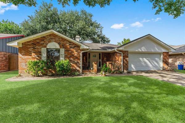 4306 Longhorn DR, Baytown, TX 77521