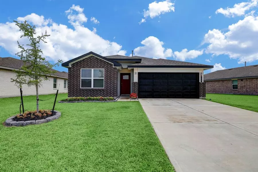 619 Thunder Cloud DR, Baytown, TX 77523