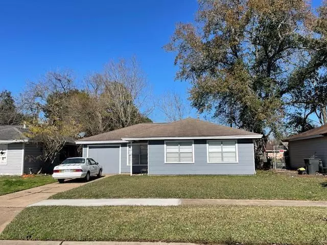 2309 Grape LN, Pasadena, TX 77502