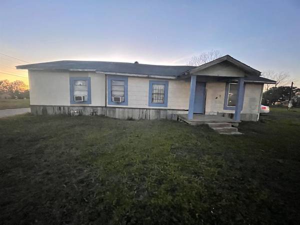 2445 9th ST, Hempstead, TX 77445