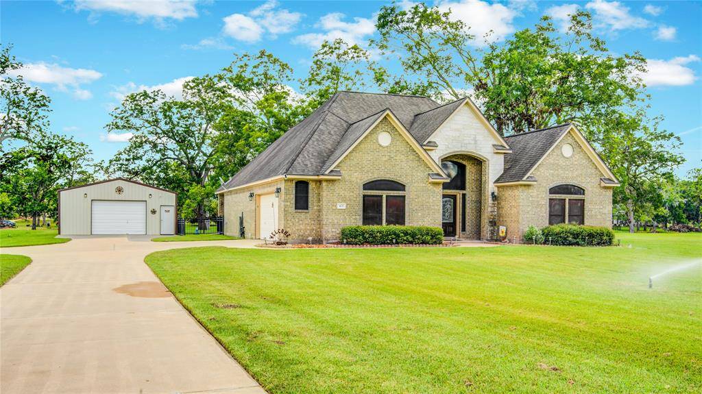 425 Mill RD, Angleton, TX 77515