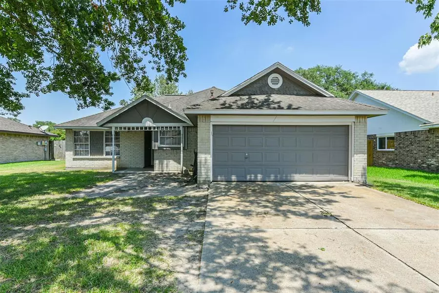 1405 Hoover DR, Deer Park, TX 77536