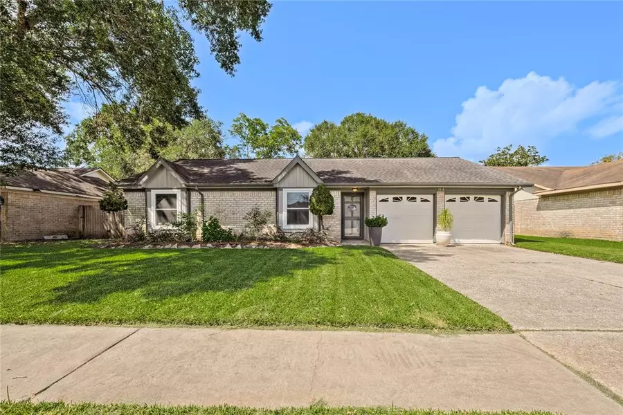 1616 Live Oak Hollow ST, Pearland, TX 77581