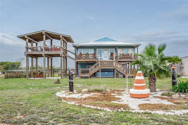 302 Powderhorn LN, Port Lavaca, TX 77979