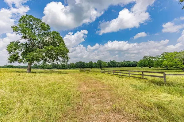 3148 Mill Creek Ranch Rd, New Ulm, TX 78950