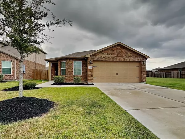 204 Comanche Plains DR, La Marque, TX 77568