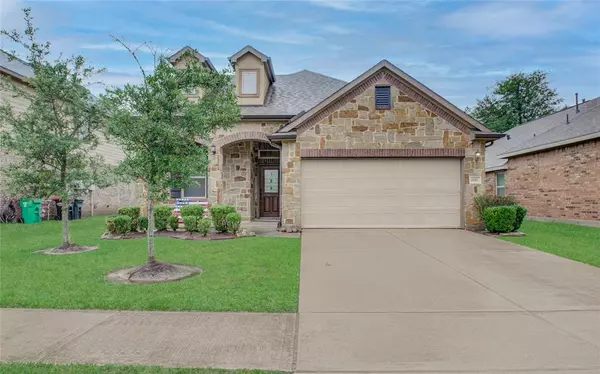 6511 Hunters Creek LN, Baytown, TX 77521