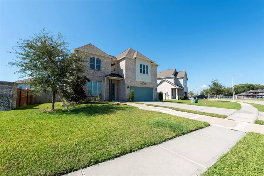 5322 W Bayou Maison CIR, Dickinson, TX 77539