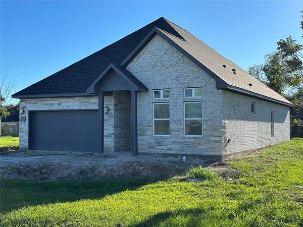 209 Silverleaf RD, Sweeny, TX 77480