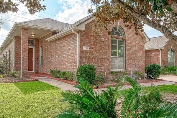 731 Apple Blossom DR, Pearland, TX 77584