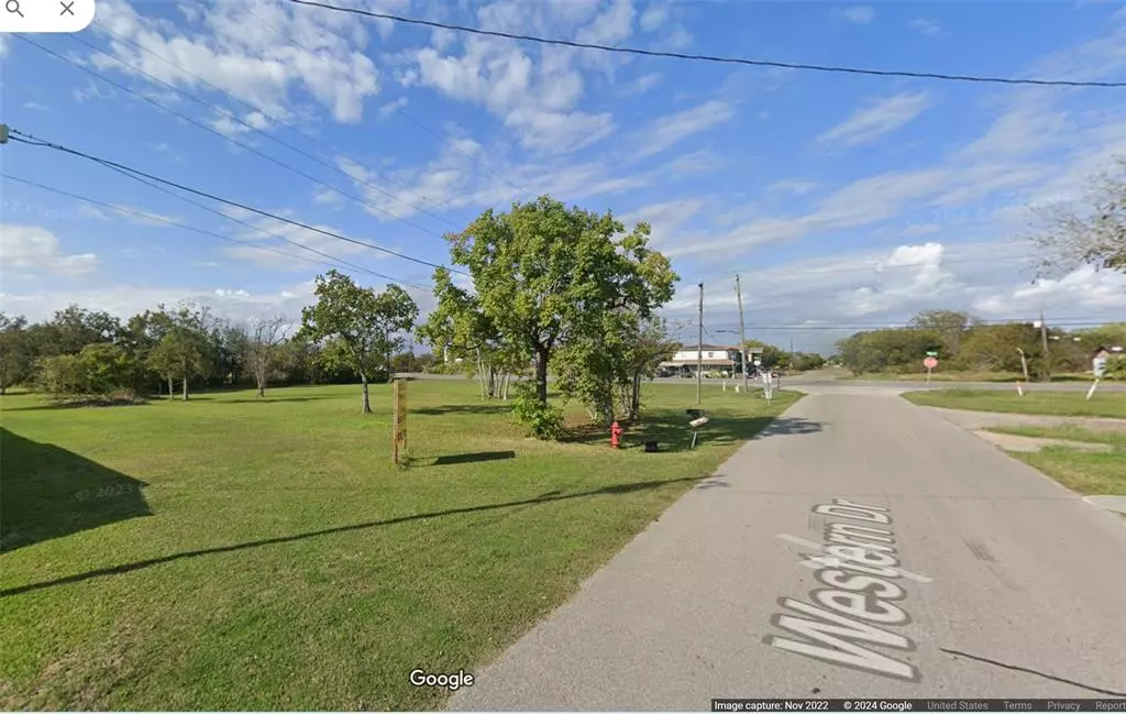 Hitchcock, TX 77563,7518 Western DR